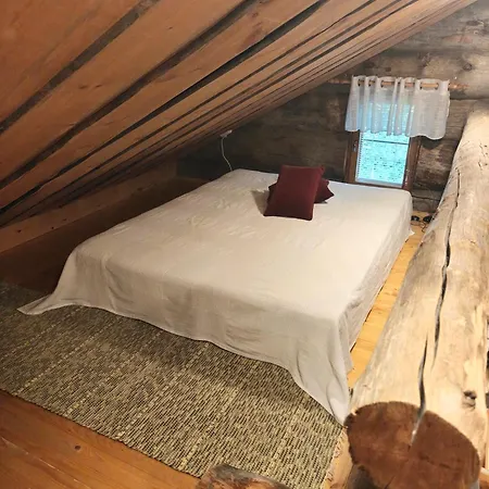 伊索克罗罗格公寓 *