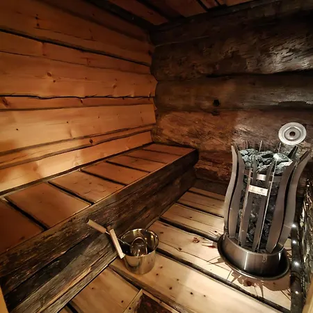 Isokelo Log Chalet *