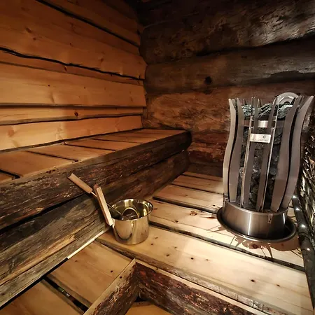 Isokelo Log Chalet
